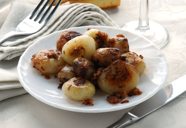 Cipollini in agrodolce on a serving plate
